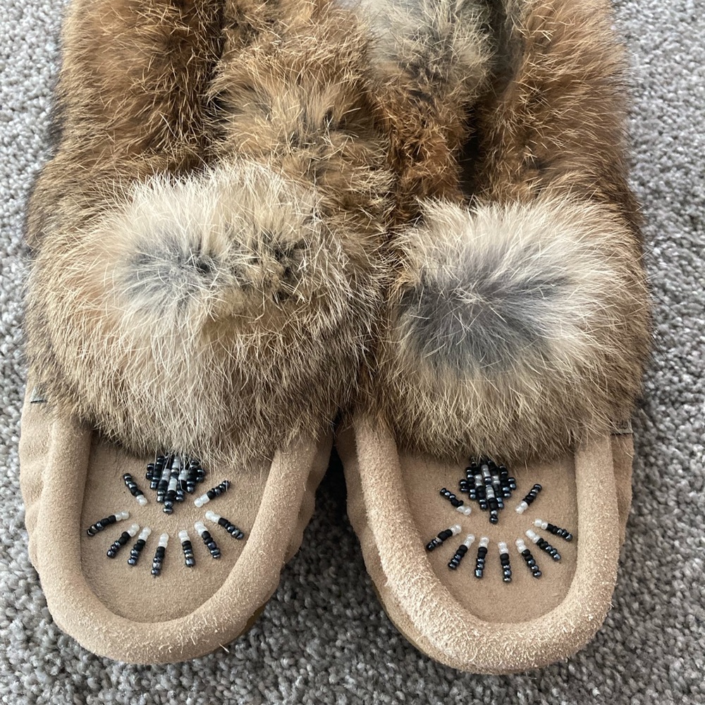 Indigenous leather indoor outdoor slippers size 6